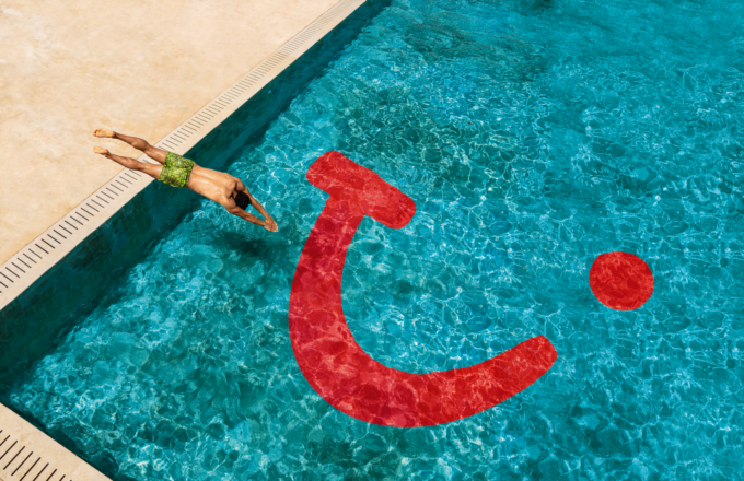 TVS_TUI_LIVE_HAPPY_Pool_2_Floating_Man_0089